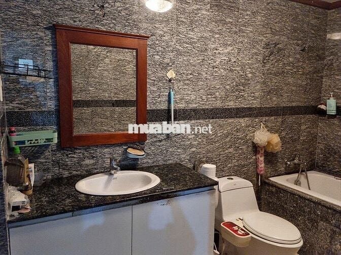 Cho thuê căn hộ Giai Việt – đường Tạ Quang Bửu P5, Q8. 115m2, Full