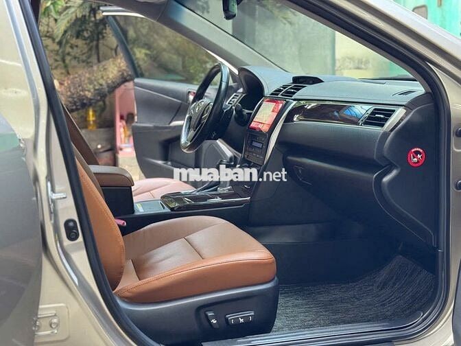 Camry 2018 2.5Q - Màu Nâu Vàng