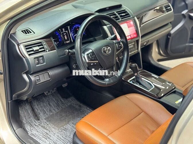 Camry 2018 2.5Q - Màu Nâu Vàng