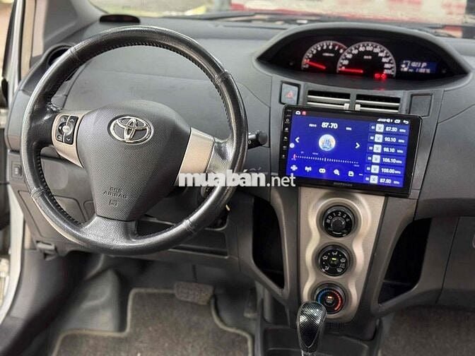 Toyota Yaris 2011 1.5 AT - 118800 km