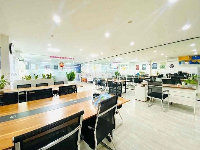 Cho thuê văn phòng tại Hoàng Cầu 120m2 giá 22t sàn cực đẹp giá siêu re
