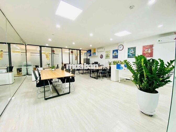 Cho thuê văn phòng tại Hoàng Cầu 120m2 giá 22t sàn cực đẹp giá siêu re