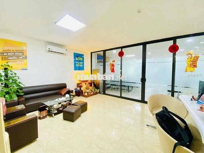 Cho thuê văn phòng tại Hoàng Cầu 120m2 giá 22t sàn cực đẹp giá siêu re