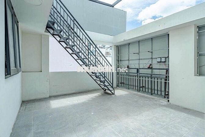 Phòng trọ quận 1 bancol lớn full nội thất