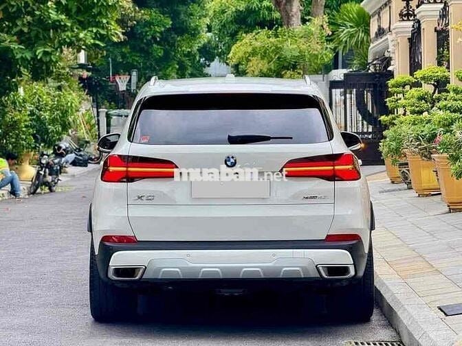 BMW X5 xDrive40i lướt 4.000Km 7 ghế cho gia đình