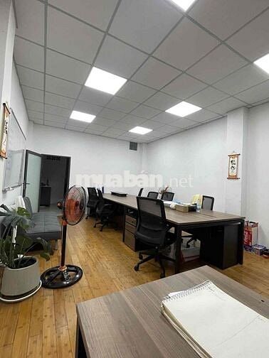 Cho thuê nhà 1 trệt 1 lầu rộng 100m2 ở Trần Đình Xu Q1