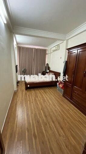 Cho thuê nhà 75m² x 4,5T, Trần Quý Cáp,ô tô đỗ cửa, giá 18tr/th.