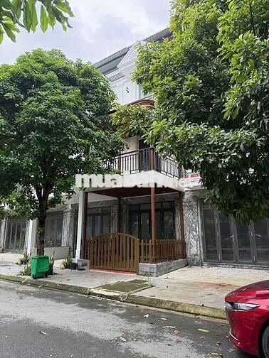 Cho thuê nhà 1 Trệt 2 Lầu gần Sân vận động Đông hoà