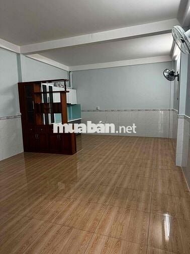 cho thuê gấp nhà diện tích rộng dọn vào ở ngay