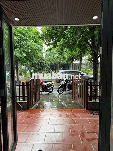 Cho thuê nhà 1 Trệt 2 Lầu gần Sân vận động Đông hoà