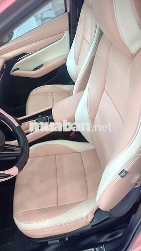 Mazda 3 2023 luxury- 36000 km