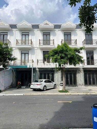 Cho thuê nhà 1 Trệt 2 Lầu gần Sân vận động Đông hoà