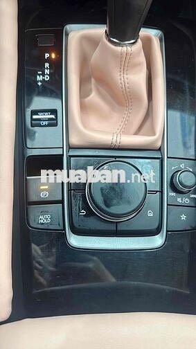 Mazda 3 2023 luxury- 36000 km