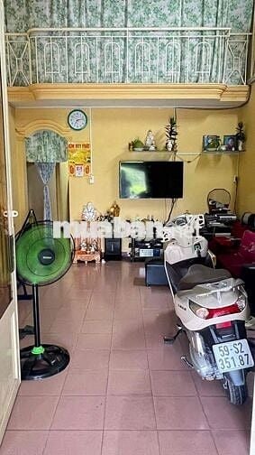 nhà ở diện tích4*15  có 2 phòng ngủ 2 toa lét mặt tiền đường hiệp than