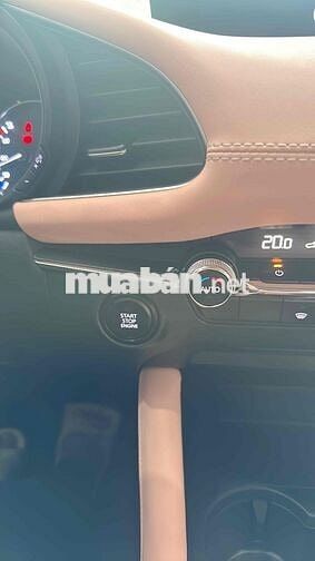 Mazda 3 2023 luxury- 36000 km