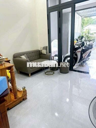 NHÀ MỚI SÁT BÊN VÒNG XOAY PHÚ HƯNG OTO TỚI NHÀ