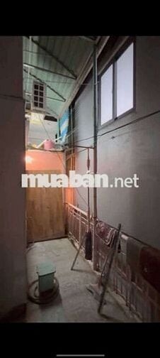 Lầu 2 có 2 phòng
(Đang cho 4 bạn sinh viên nữ thuê 1 phòng)
---