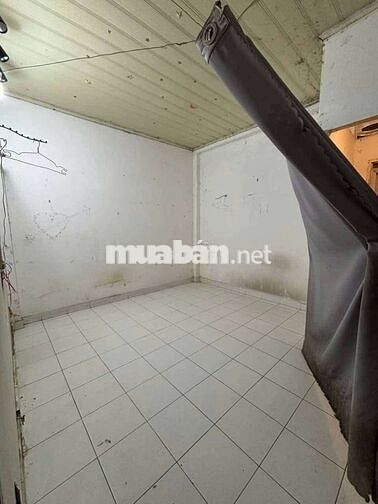 Lầu 2 có 2 phòng
(Đang cho 4 bạn sinh viên nữ thuê 1 phòng)
---