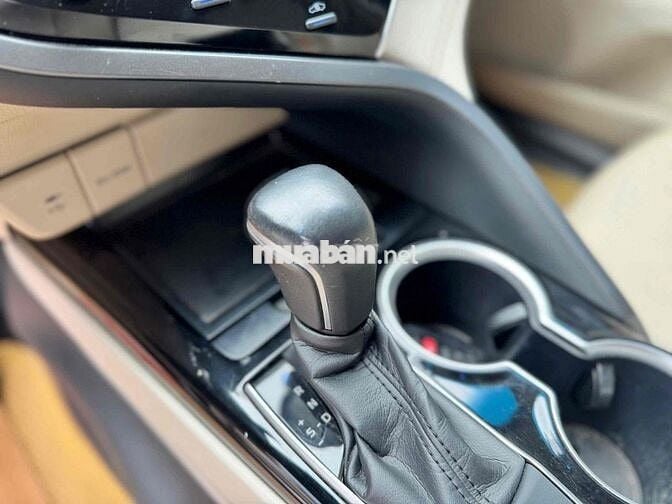 Toyota Camry 2020 2.0G - Màu đen nt kem