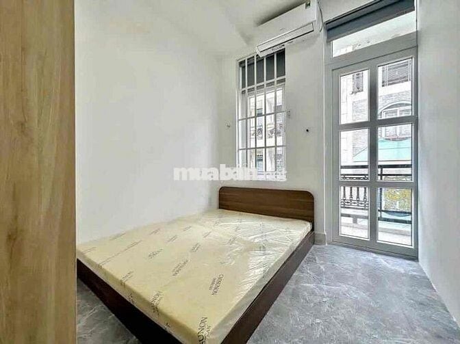 CC cho thuê gấp 2PN riêng tách bếp full nội thất có ban công cửa sổ