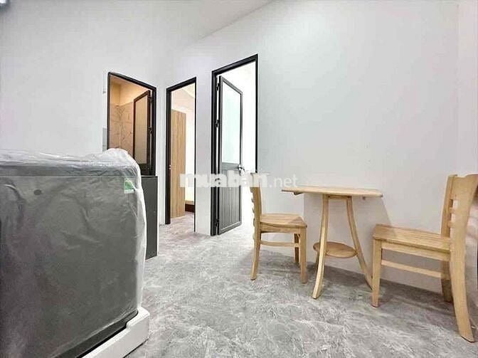 CC cho thuê gấp 2PN riêng tách bếp full nội thất có ban công cửa sổ