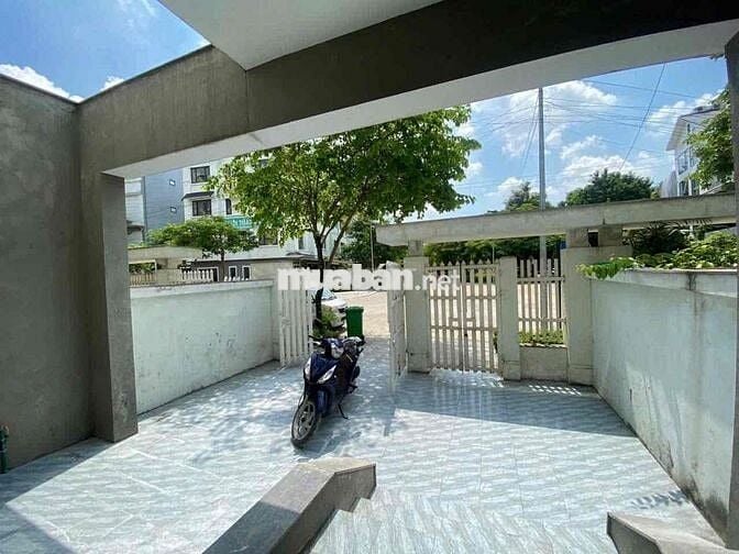 Cho thuê nhà vườn 114m2 Khu D Geleximco Lê Trọng Tấn