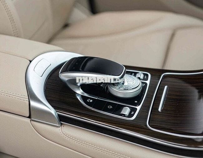 LONG ANH AUTO về Mercedes GLC200 model 2019