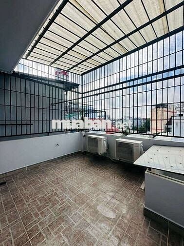 NHÀ HẺM XE HƠI KHU VỰC AN NINH DÂN TRÍ CAO FUNL NỘI THẤT