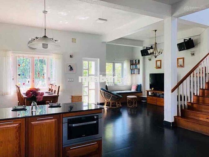 Bán lỗ nhà tâm huyết 235m2 có sân vườn, giá rẻ,