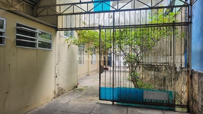 Chính chủ cho thuê 700m2 mặt bằng kinh doanh mặt đường Trường Chinh