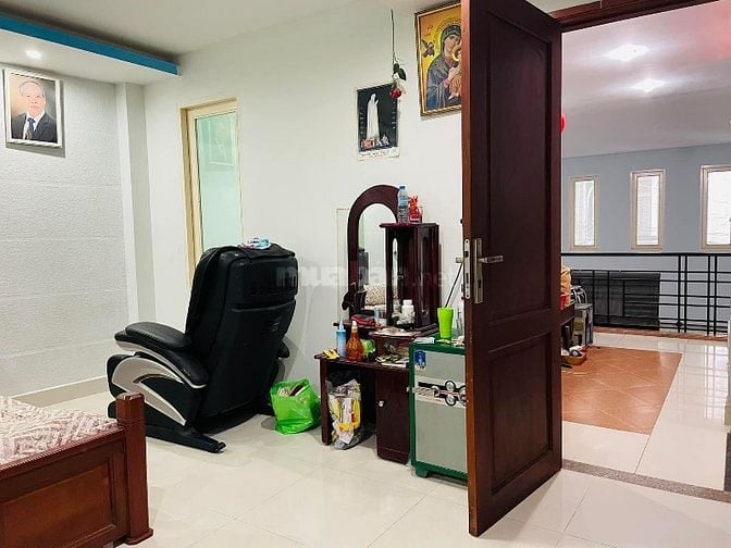 Giá tốt 100m2( 6 x 19 ) Cộng Hoà Tân Bình, Biệt thự 4 tầng, hẻm xe hơi