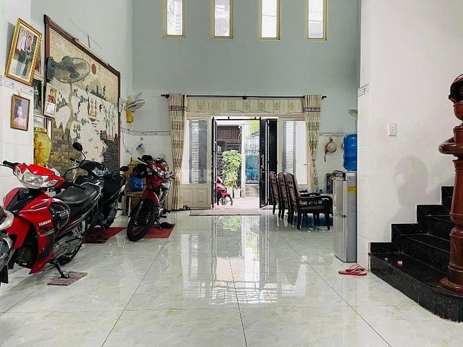 Giá tốt 100m2( 6 x 19 ) Cộng Hoà Tân Bình, Biệt thự 4 tầng, hẻm xe hơi