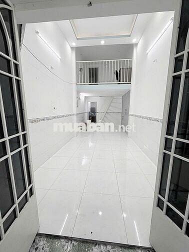 Nhà Nguyên Căn Quận 12 đường Đông Bắc hẻm xe hơi