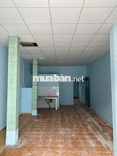 Nhà cấp 4; 4,5*22 1 pn có sân rộng