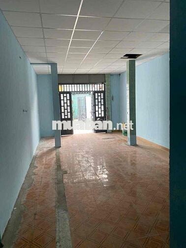 Nhà cấp 4; 4,5*22 1 pn có sân rộng