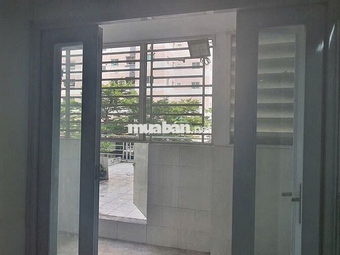 Gấp căn Hộ 86m2+ 32 m2  sân vườn , 3 PN, 2 wc, Nhất Lan 3