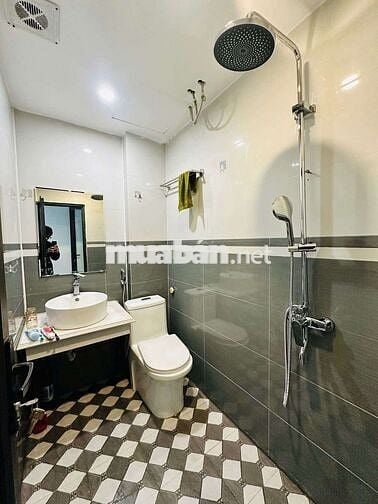 GIÁ SỐC! TÂN MAI 6 TẦNG THANG MÁY MỚI TINH, 40M, GẦN PHỐ, CHỈ HƠN 8 TỶ