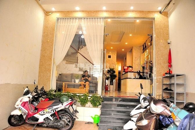 Bán khách sạn 6 tầng với 32 phòng đang kd ổn định tại Nguyễn Xí BT