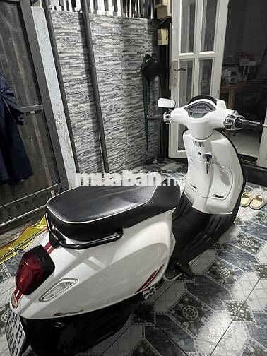 Xe máy Piaggio Vespa Sprint 150 ABS trắng
