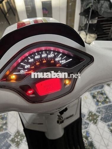Xe máy Piaggio Vespa Sprint 150 ABS trắng