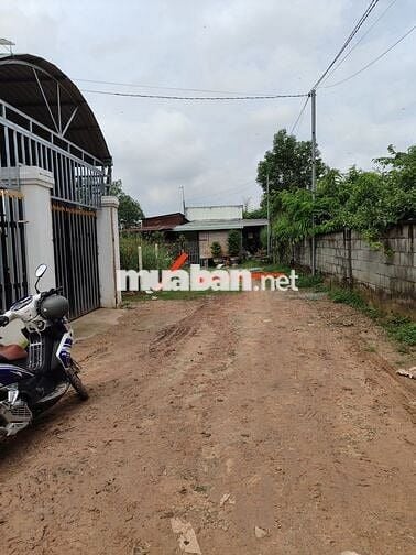 Kế chợ Nhật Huy 9*46m, thổ cư, sổ sẵn - 1 tỷ 750 triệu