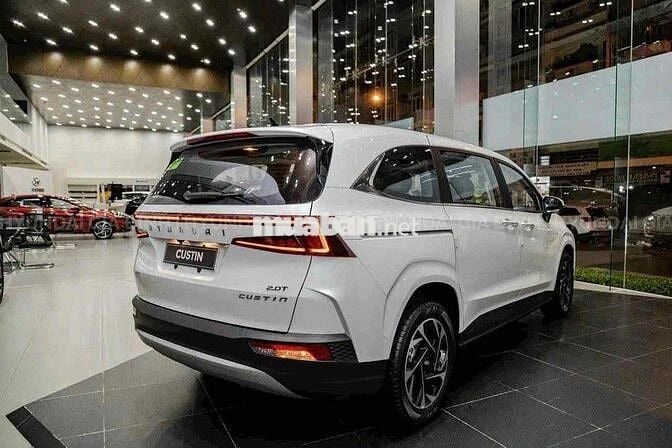 Hyundai Custin 7 chỗ đủ màu, phiên bản giao ngay