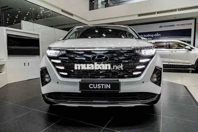 Hyundai Custin 7 chỗ đủ màu, phiên bản giao ngay
