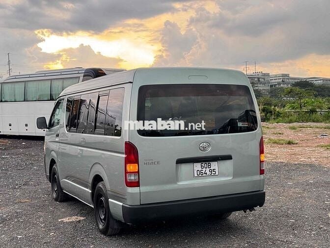 Toyota Hiace 2011 máy xăng 16 chỗ xe cơ quan !