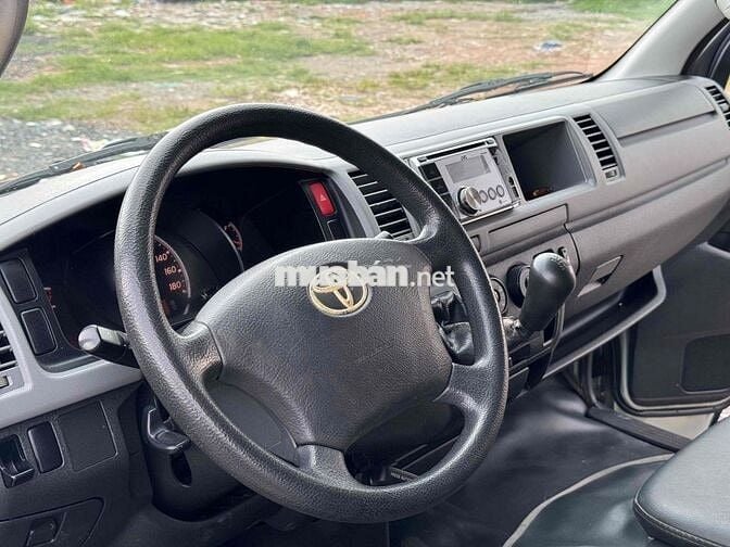 Toyota Hiace 2011 máy xăng 16 chỗ xe cơ quan !