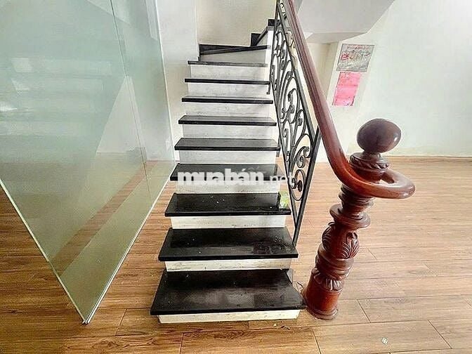 GÓC 2 MT - 735A Lạc Long Quân, P.10, Q.TB - Thang Máy - Sàn Suốt