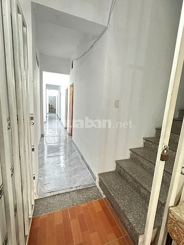 Cần cho thuê nhà nguyên căn 2 tầng Dt 130m2 tại Dĩ An