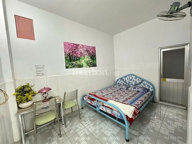 Cần cho thuê nhà nguyên căn 2 tầng Dt 130m2 tại Dĩ An