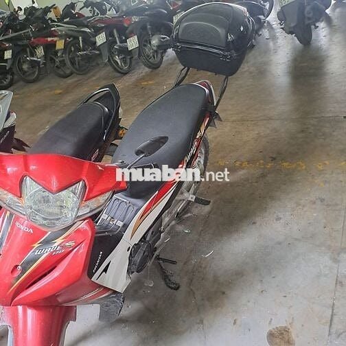 Xe còn mới,lốp theo xe,đi được 9000 km