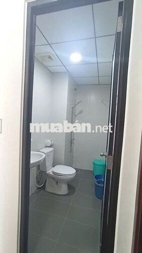 Cho thuê chung cư 2PN nội thất cơ bản & 2 máy lạnh, rèm